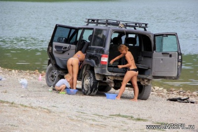 Пляж. УАЗ и Девушки с сайта Uazofil.ru